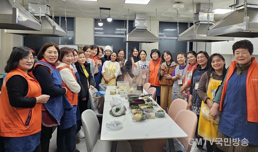 1_사진자료(24.02.08)_영덕읍새마을회, 설맞이 환경정화 활동 전개-영덕읍.jpg