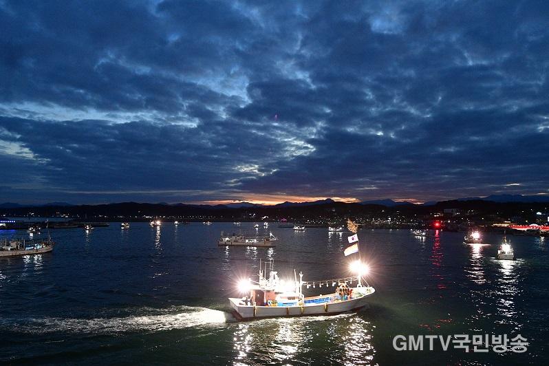 개막식 어선퍼레이드.JPG