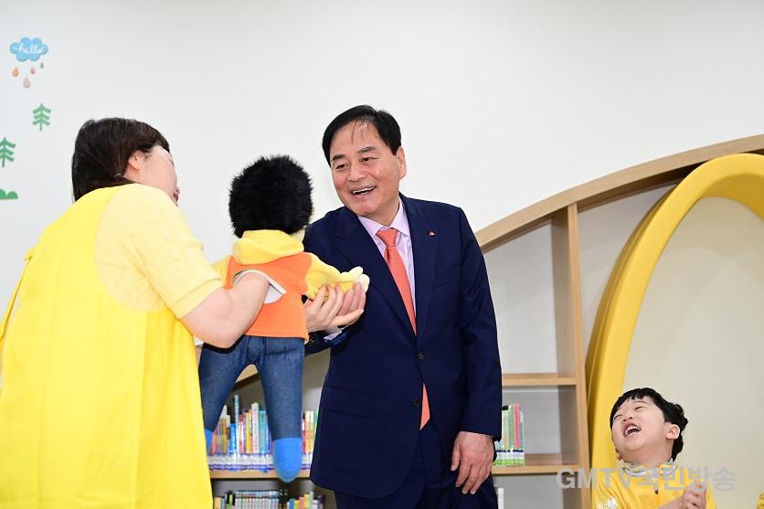 배낙호 김천시장  취임 후 첫 민생 행보로 ‘아이 키우기 좋은 도시’ 현장 점검(사진3).jpg