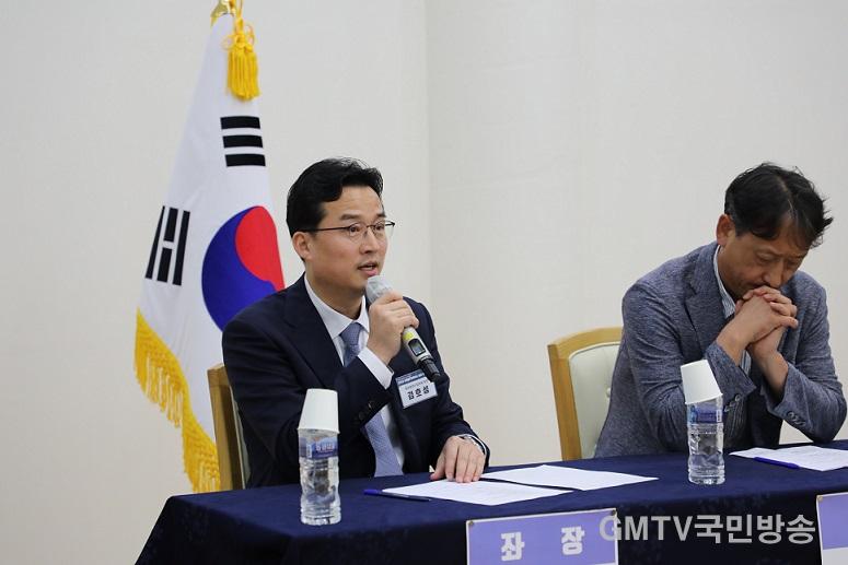 4. 김호성 좌장(한국방위산업학회 회장) 패널토론 인사말.jpg